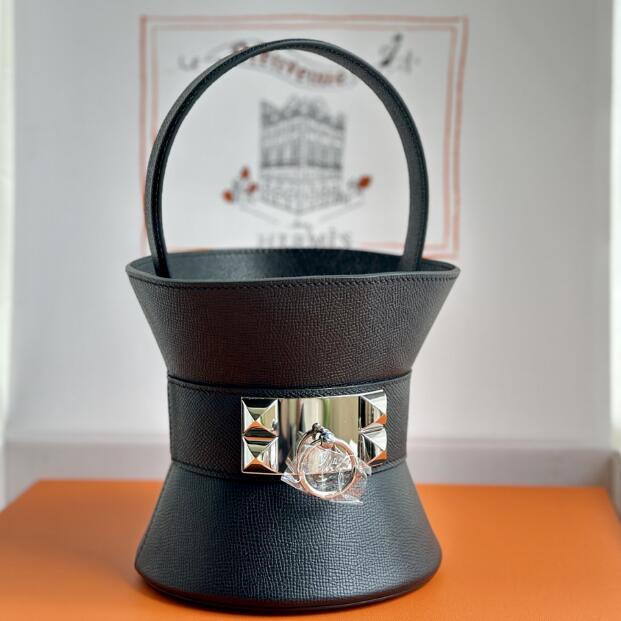 【エルメス HERMES】ミニ メドール ハンドバッグ ヴォーエプソン ノワール シルバー金具 W刻印（100％手縫い）